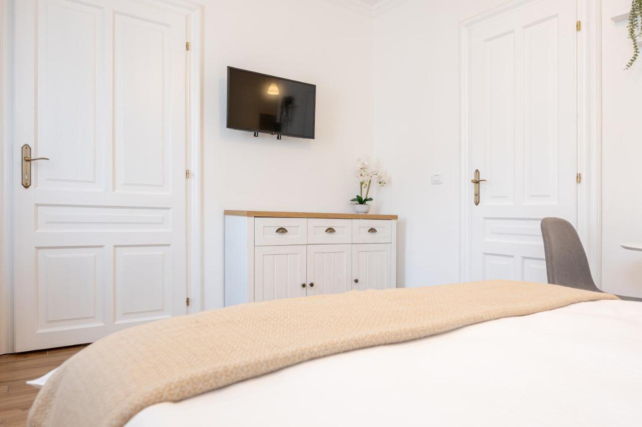 Central Park Rooms Oradea Exterior photo
