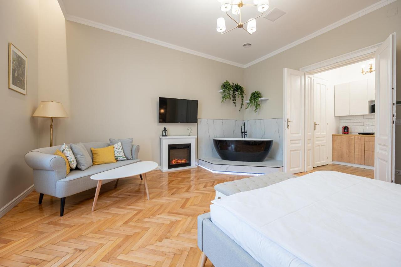 Central Park Rooms Oradea Exterior photo
